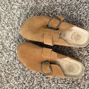 Women Tan Suede Buckle Shoes
